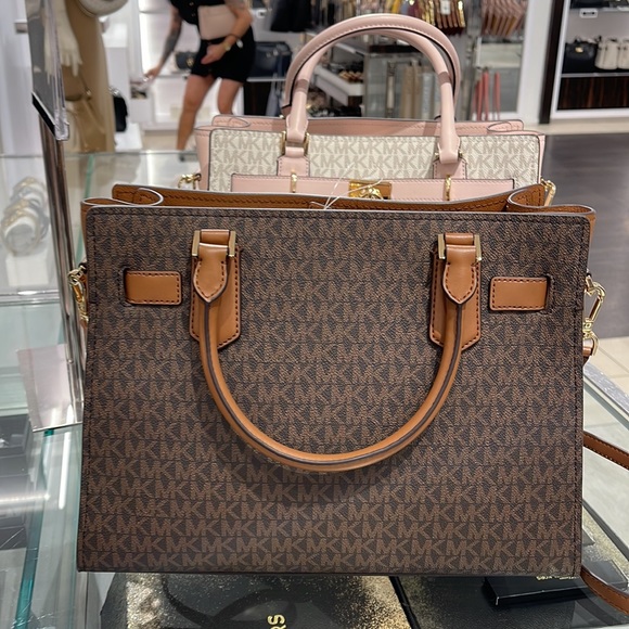 MICHAEL KORS 
Hamilton Medium Logo Satchel
Brown Signature
NWT - Picture 9 of 16